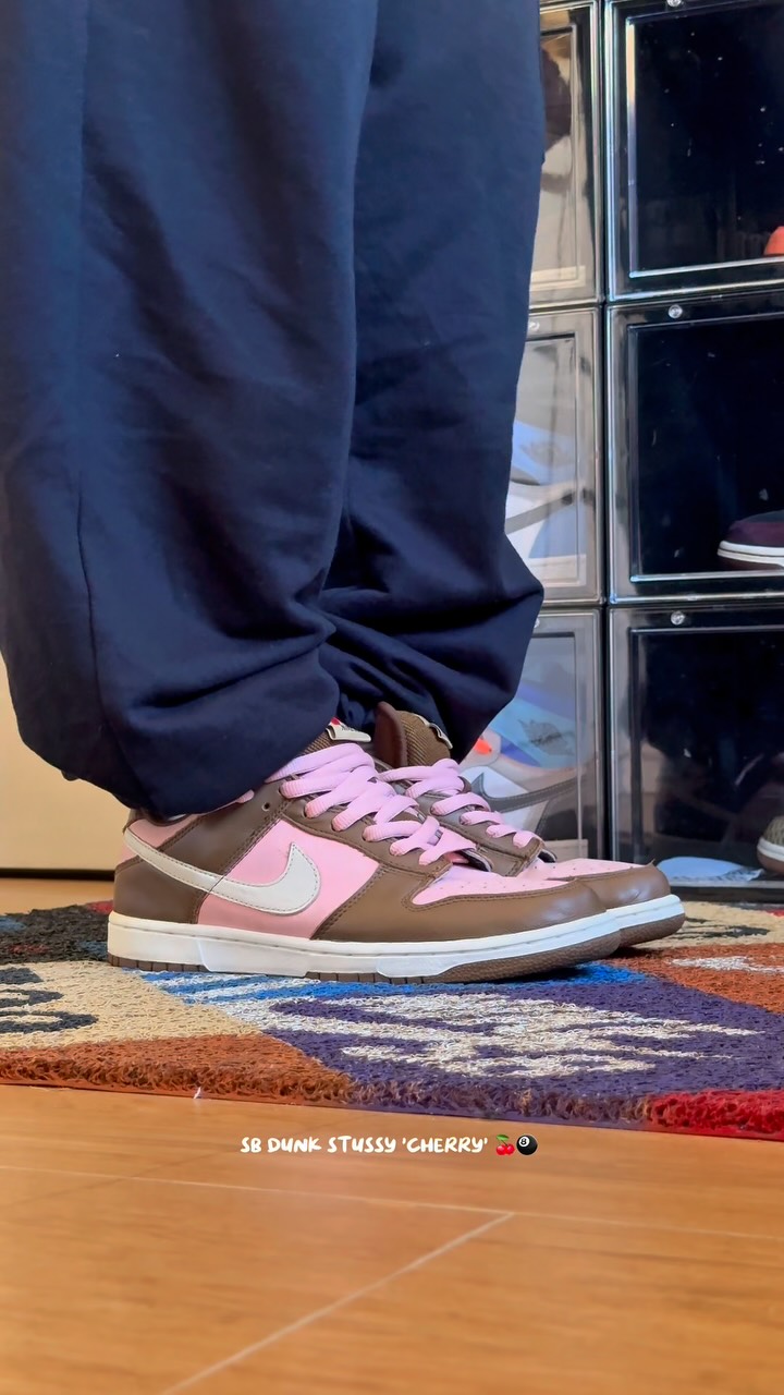 Instagram post by @livingthehype_ for Nike Skateboarding. Caption reads: teria alguma dessas relíquias? 👟✨
would you have....