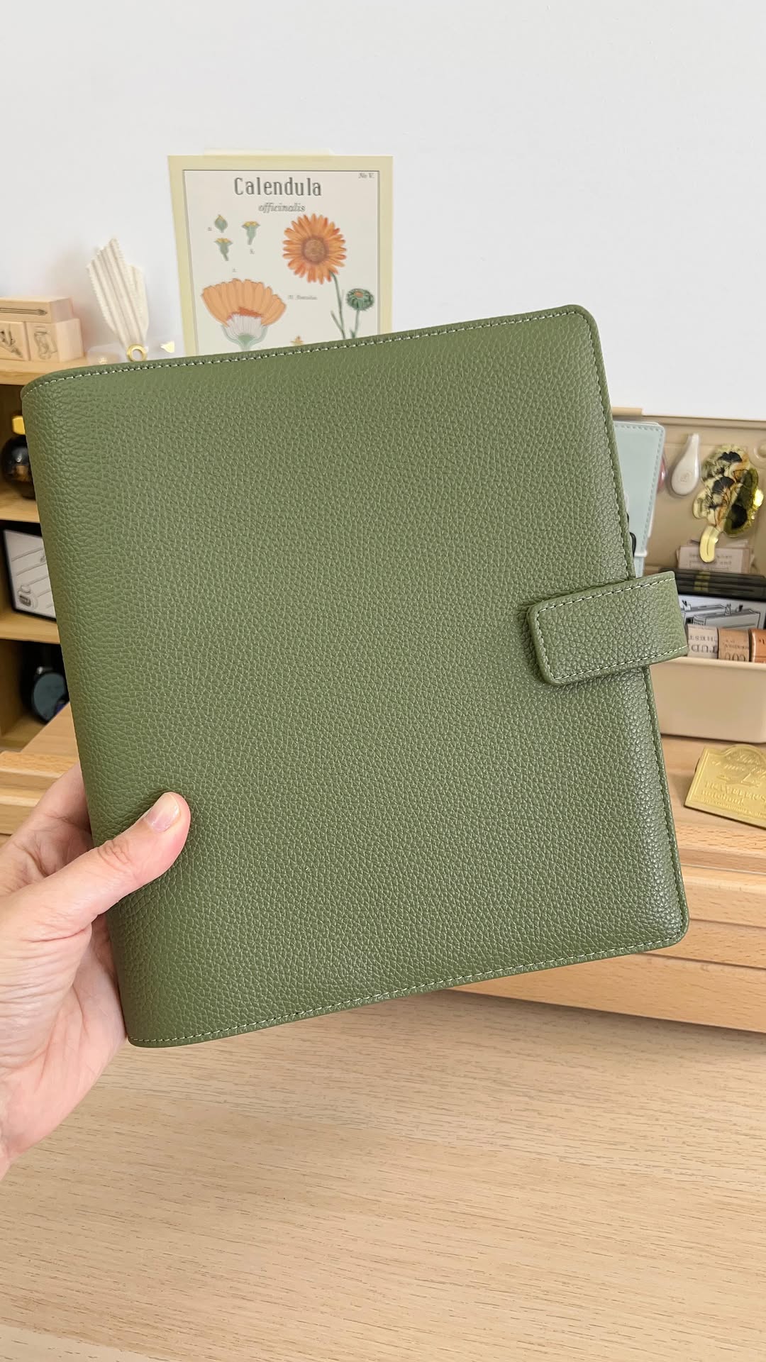 Instagram post by @fer_plans for Filofax. Caption reads: The A5 Filofax Camden enters the chat! Discount....