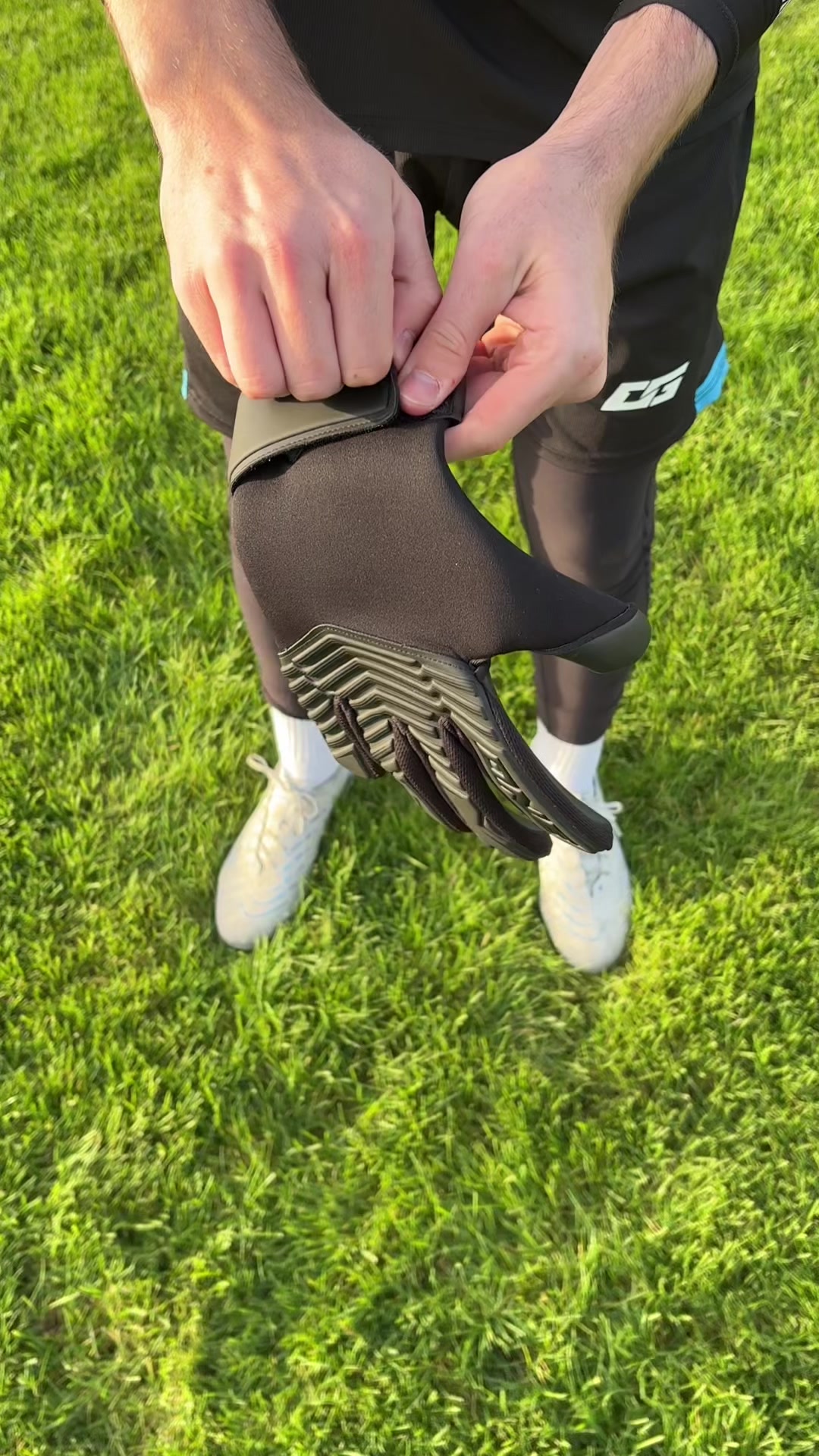 TikTok post by @rushhgk for The One Glove. Caption reads: [...] gloves are FREE is insane!! 🔥  @The One....