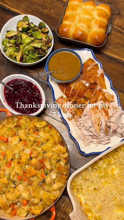 Instagram post by @7kidskitchen for Blue Apron. Caption reads: Thanksgiving dinner for my 7 kids thanks to....