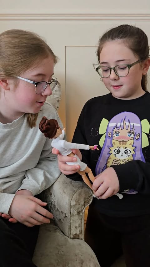 Instagram post by @jessiepompom for The Entertainer. Caption reads: @click_uk Say hi to Lana, our fave glam nail tech....