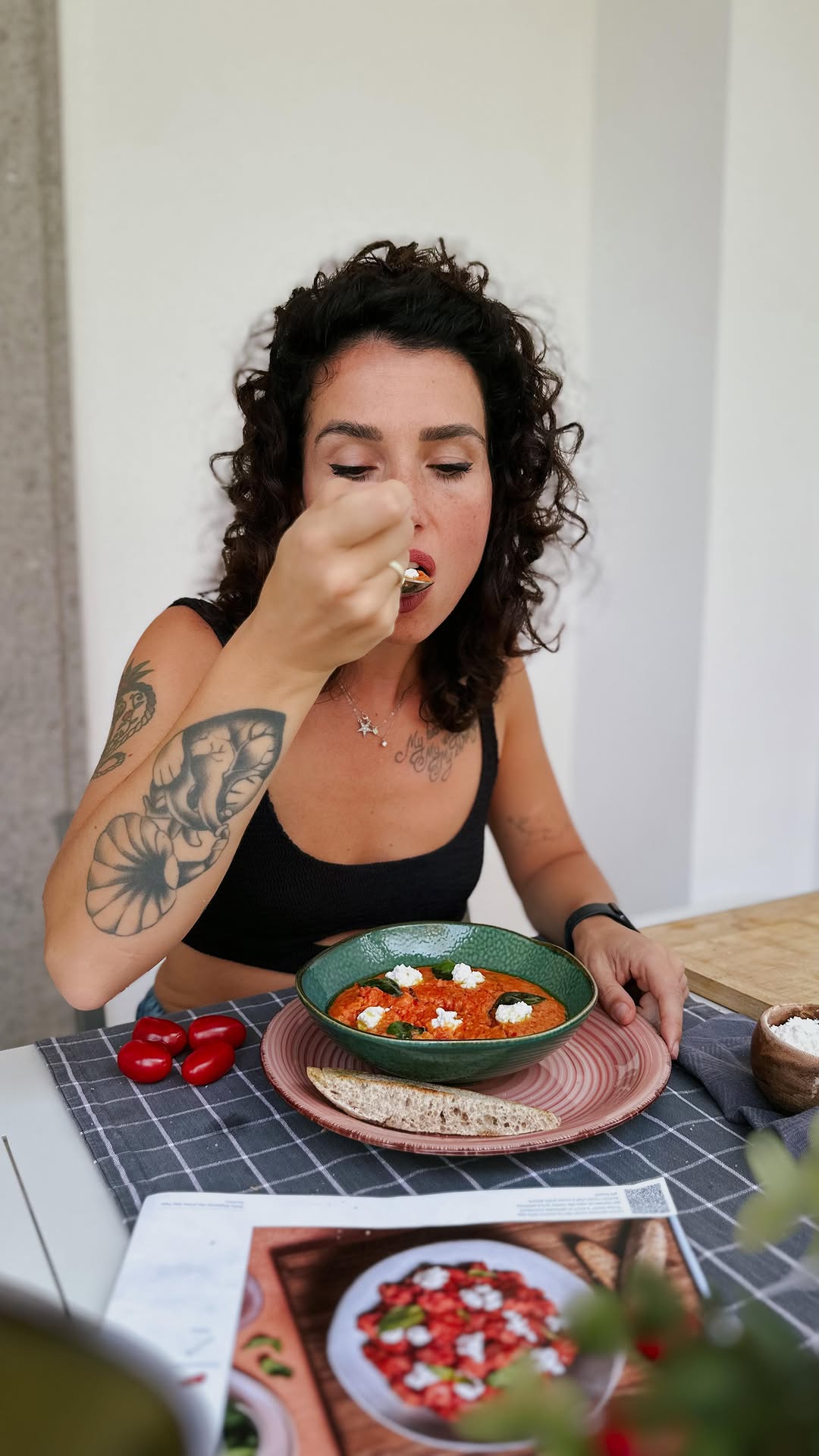 Instagram post by @carlotta_manni_ for HelloFresh. Caption reads: Siamo ufficialmente Hello Fresh addicted.
E chi mi....