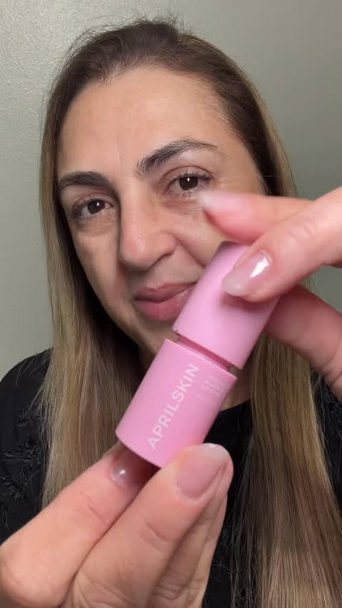 Instagram post by @silvana.homedecor for APRILSKIN. Caption reads: “trying the viral APRILSKIN lip tattoo 👄✨ I got....