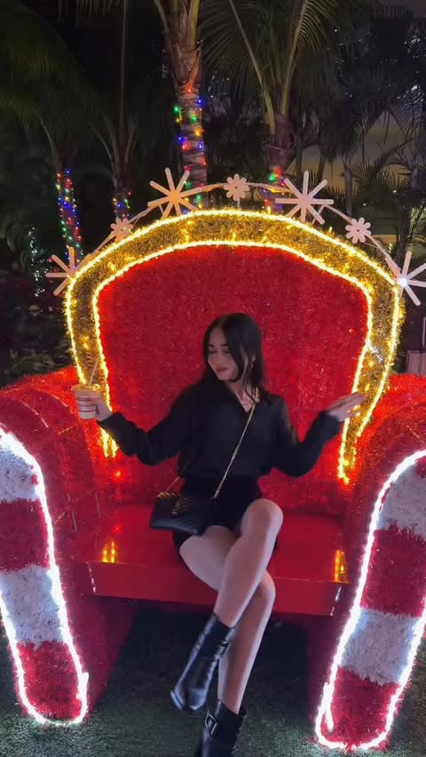 Instagram post by @officialhardrock for Hard Rock Cafe. Caption reads: Girls’ night, holiday edition ✨
Hard Rock Holidays....