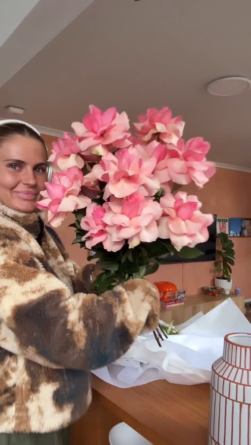 Instagram post by @merindahgunya for Jurlique. Caption reads: The prettiest kind of self-care 🌸✨

This limited....