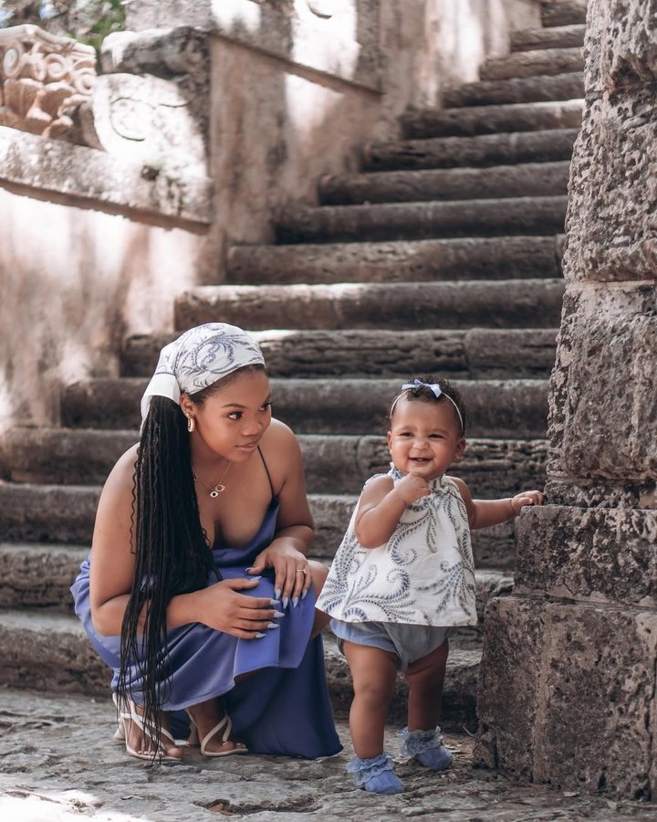 Instagram post by @natashaleeds for Banana Republic Factory. Caption reads: I can’t control my urge to constantly wear....