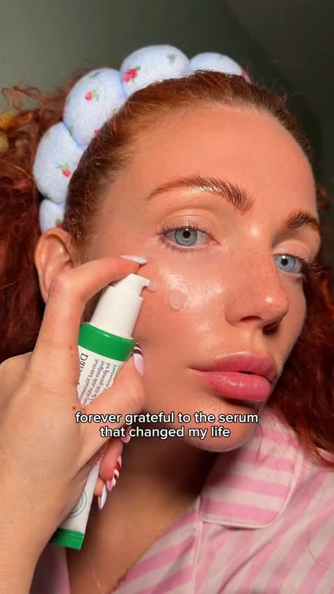 Instagram post by @hanna.curls for AXIS-Y. Caption reads: skin looking extra juicy lately 👀 @axisy_official....