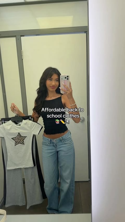 Instagram post by @leanortizzz for Forever21. Caption reads: [...] the perfect back to school outfits!....