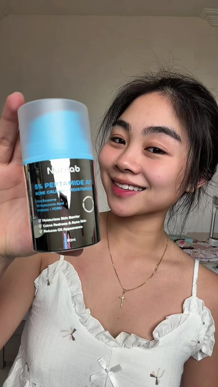 TikTok post by @lalalagabutlalala for Nurilab.id. Caption reads: [...] mending cobain pakai moisturizer @Nurilab.id....