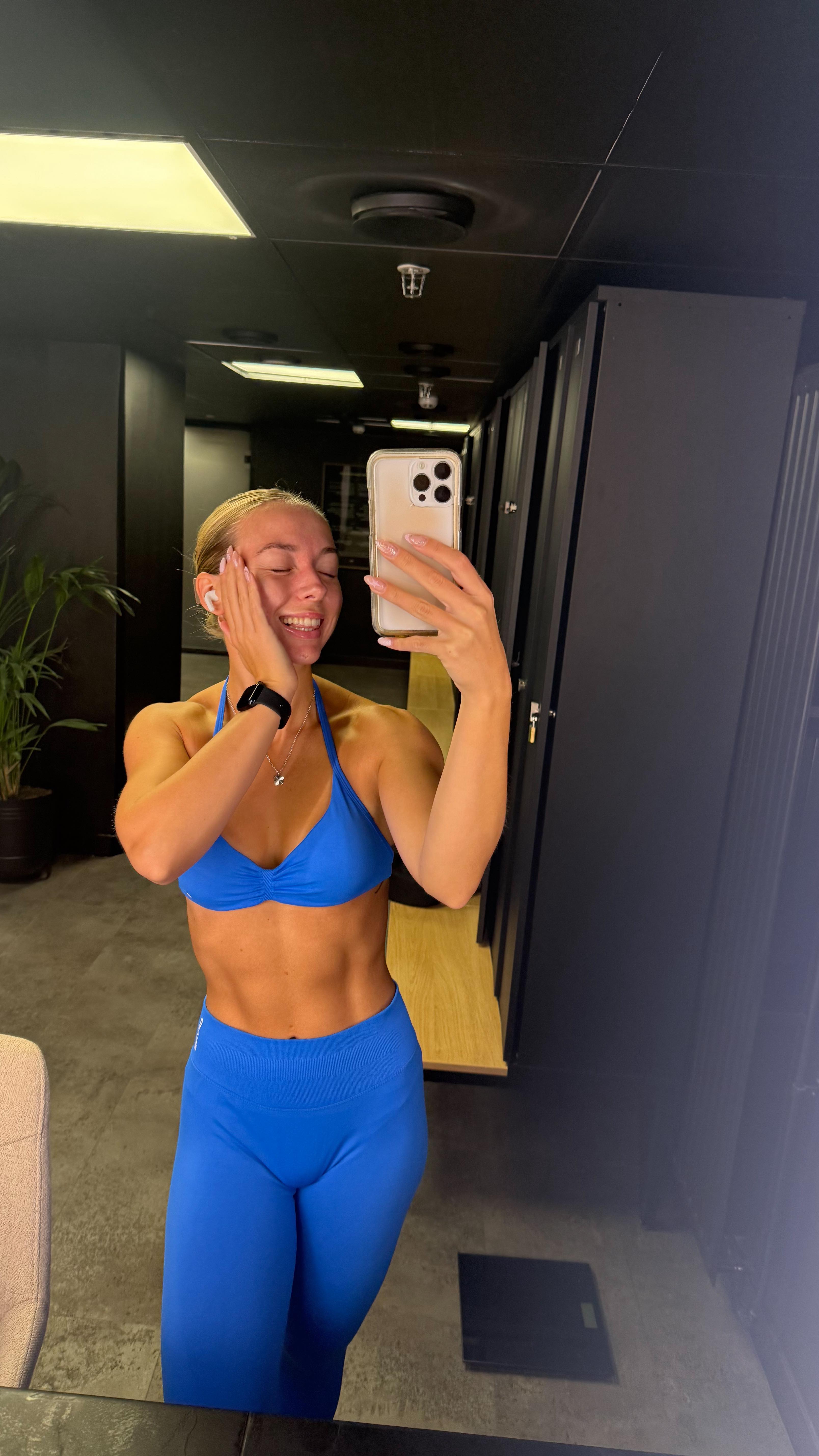 Instagram post by @kaarinkanto for DFYNE. Caption reads: Henkireikä❤️‍🔥💫

Mainos @dfyne.official | Kaikki....