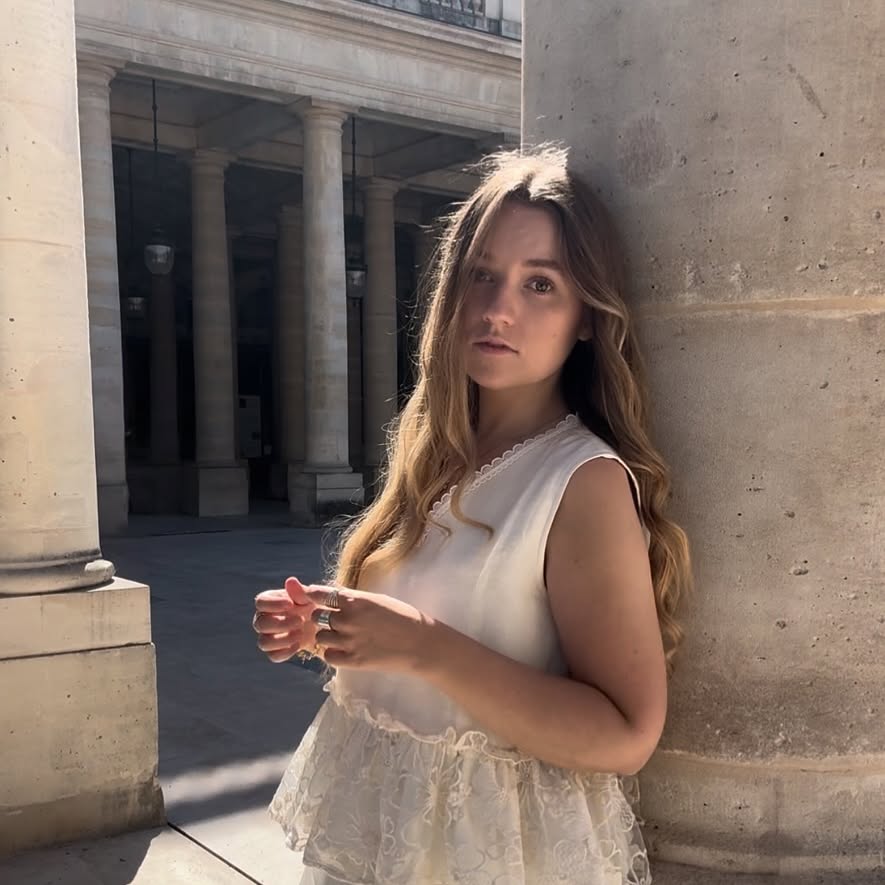 Instagram post by @idasofiax for Kuoser. Caption reads: days that feel like poetry & sunshine 

wearing:....