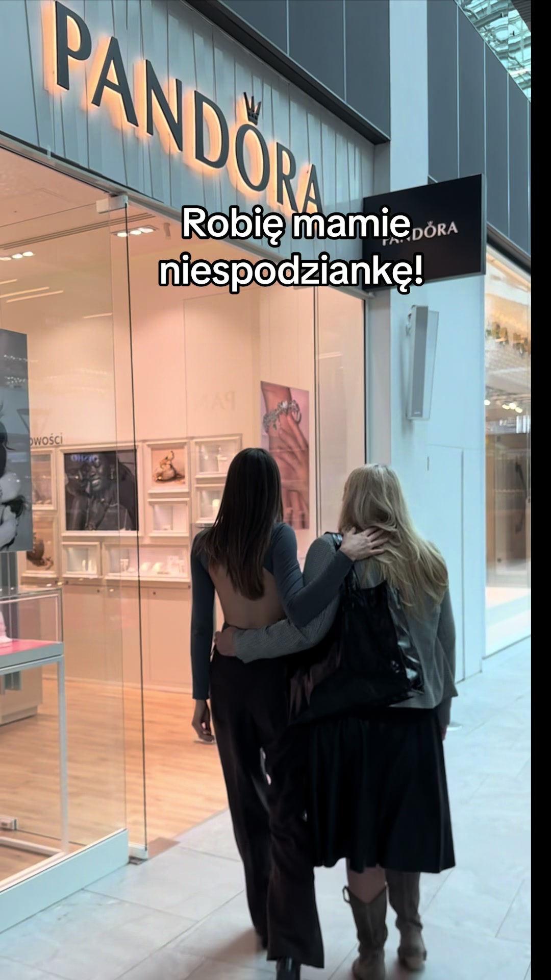TikTok post by @frankowskie for Pandora. Caption reads: Szczęśliwa mama gwarantowana! 🤭     #BeLove....