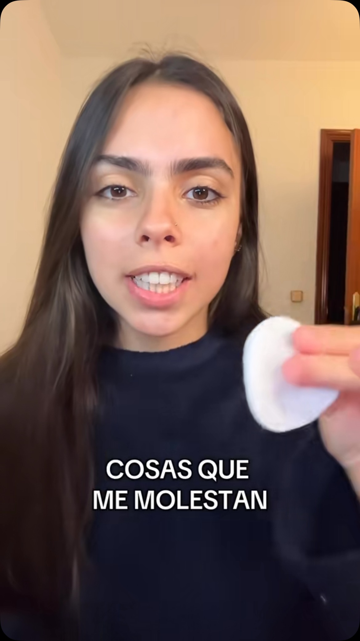 Instagram post by @ninivalg for Loop Earplugs. Caption reads: coméntame que cosas odias tú 😔 y recuerda que los....