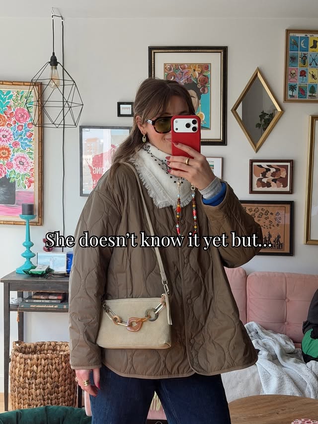 Instagram post by @thetrendysenorita for HOBO. Caption reads: [...] in on this bag! It’s the Darcy bag from....