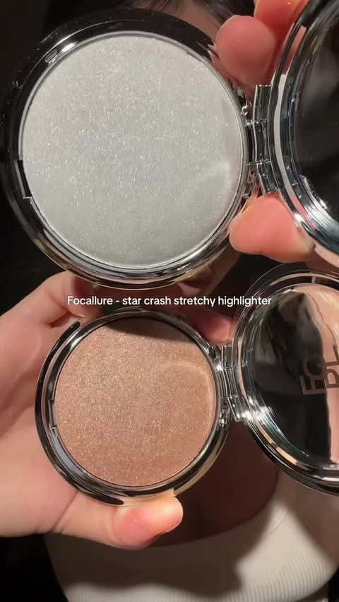 Instagram post by @australialix for Focallure. Caption reads: [...] walking light bulb 💡✨ AD #highlighter....