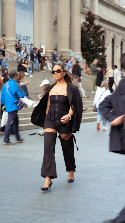 Instagram post by @soyraas for Rainbow Shops. Caption reads: [...] back.. but I never left😉✨

Outfit:....