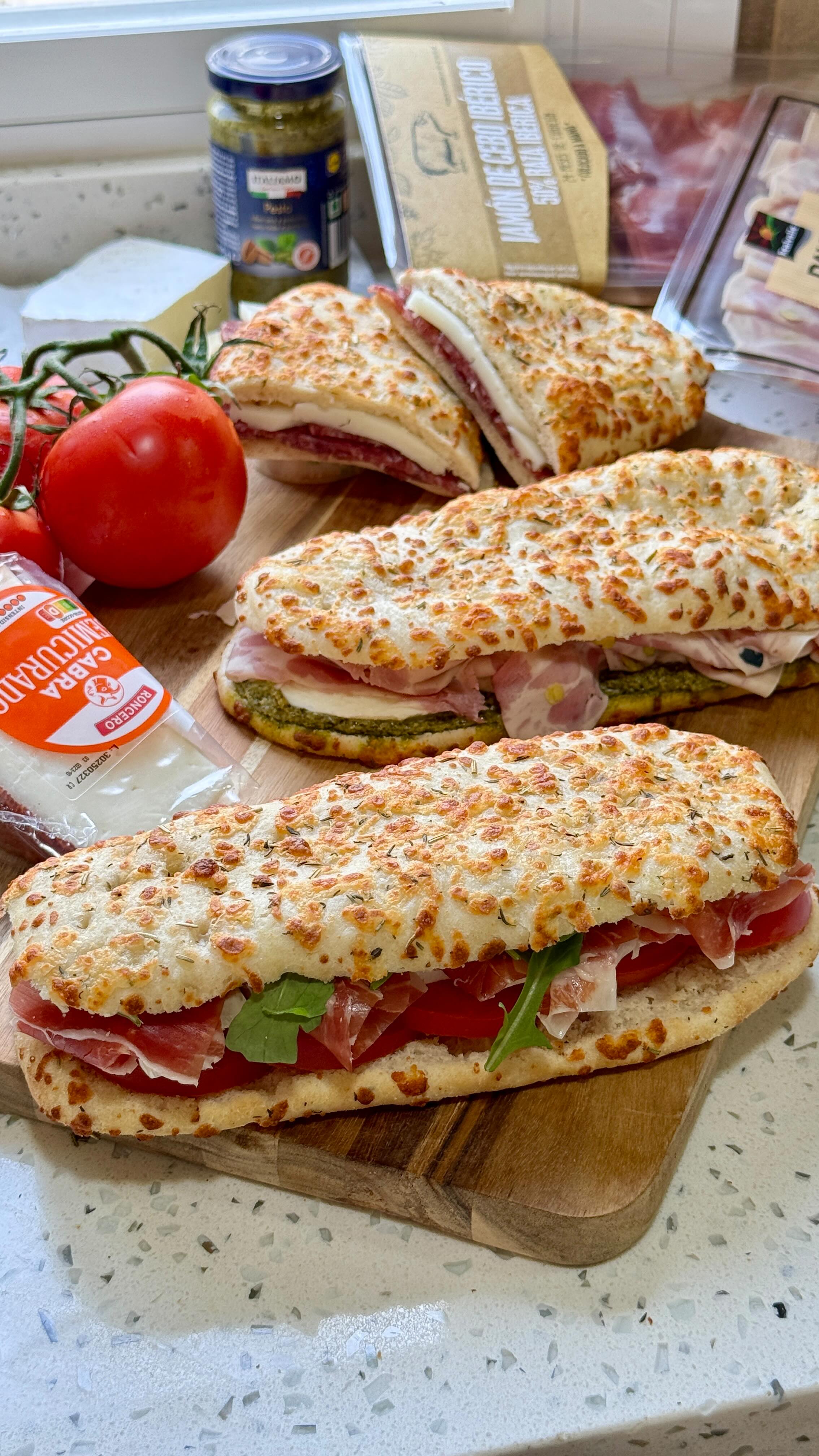 Instagram post by @cocinaparatodos for Lidl CZ. Caption reads: 3 TIPOS DE FOCCACIAS 😋

Últimamente se han puesto....