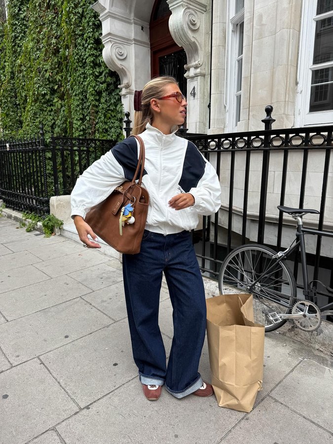 Instagram post by @ritamontezuma for AGOLDE. Caption reads: Day around London in my comfy outfit 🫶🏼
*gifts....