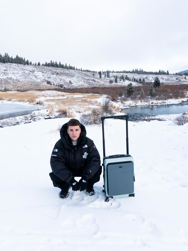 Instagram post by @arlys._ for LEVEL8. Caption reads: [...] with than my Adventure luggage from....