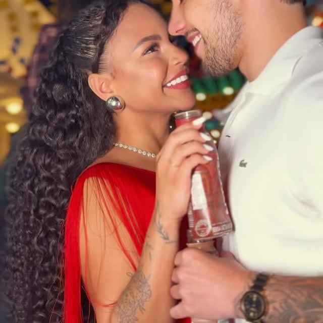 Instagram post by @zianemartinss for NESCAFÉ. Caption reads: Se tem uma coisa que eu aprendi vivendo o São João....