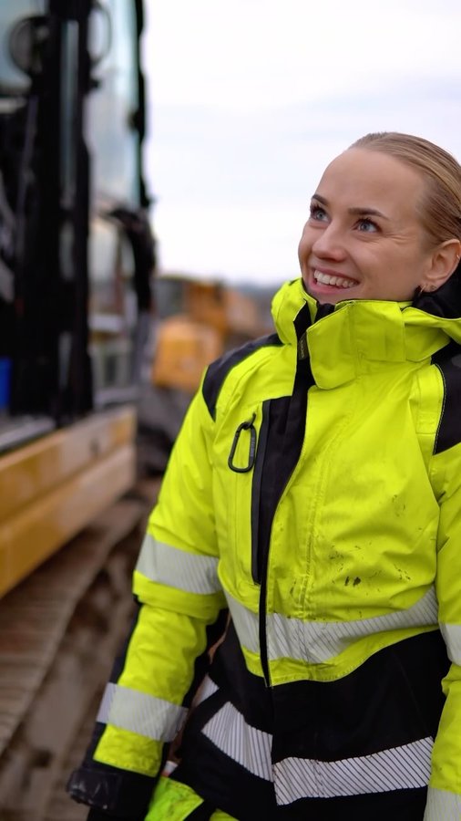 Instagram post by @gulbloggen for Blåkläder. Caption reads: Wrenching my way to happiness and a great....