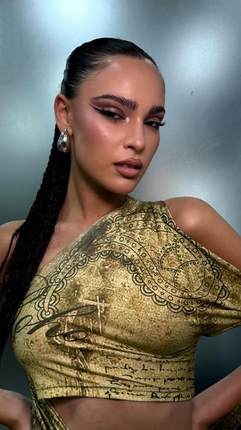 Instagram post by @anivzquez for Palladio Beauty. Caption reads: • The ultimate pro shadow palette....