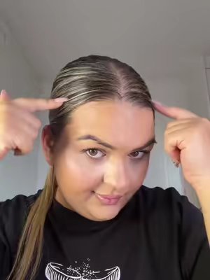 TikTok post by @dt030899 for 4AM Marketing – Saebyeok Naesi. Caption reads: [...] #fyp #kbeauty #hairproduct @4AM Marketing –....