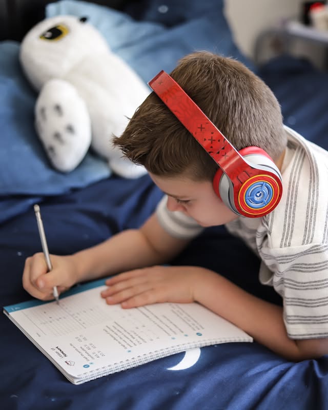 Instagram post by @vanilace for iClever. Caption reads: My son has been loving his new @icleverkids Auraa....