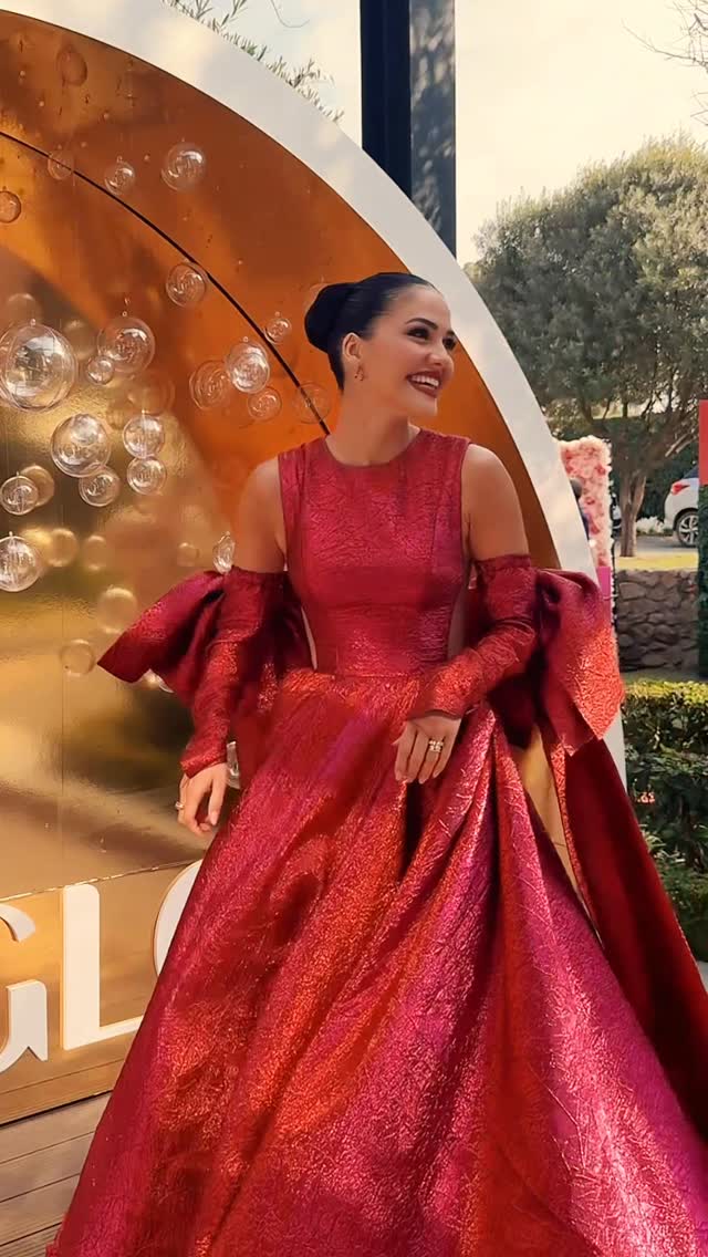Instagram post by @vaselineza for Glamour. Caption reads: Lights, camera, glow! ✨ The stars have arrived in....