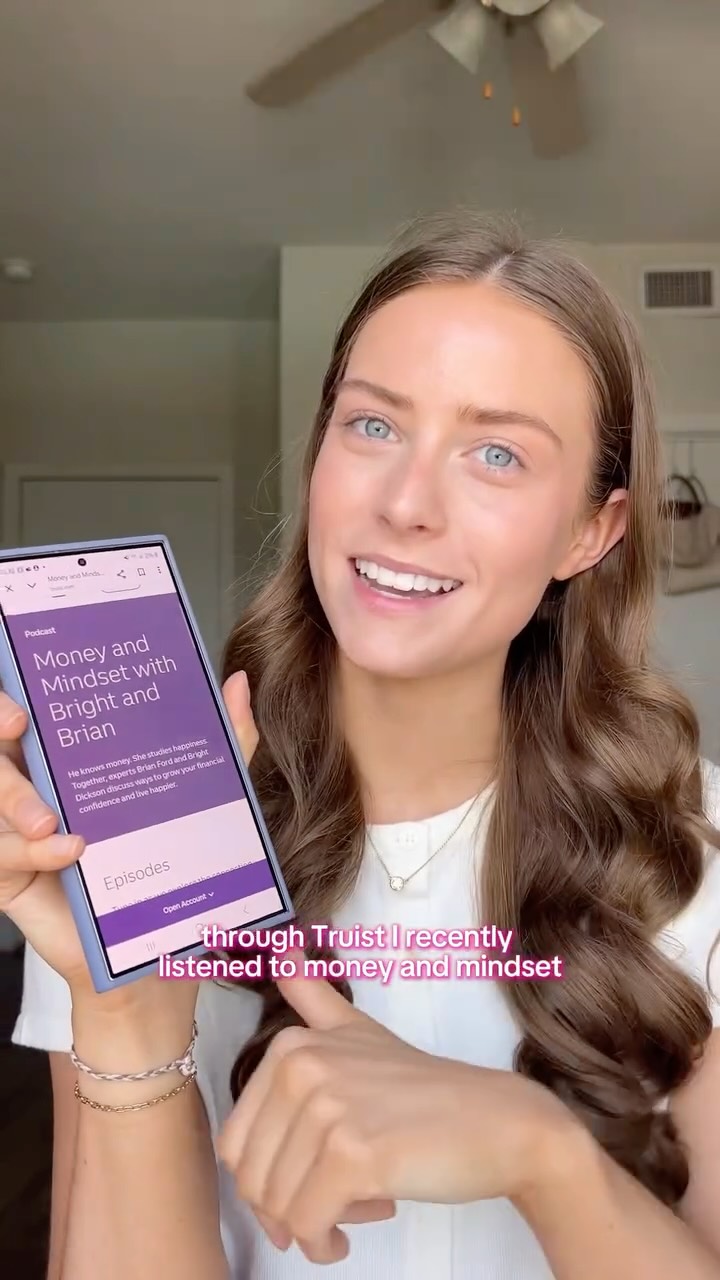 Instagram post by @carolineedobbs for Truist. Caption reads: [...] in my 20’s thanks to budgeting tips from....