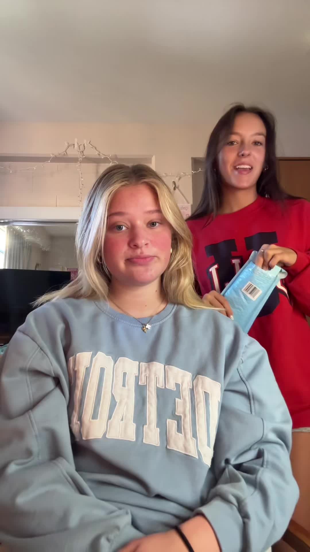 TikTok post by @kendraaheathh for AMAXY Beauty. Caption reads: [...] her own PR she uses ALL OF MINE)....