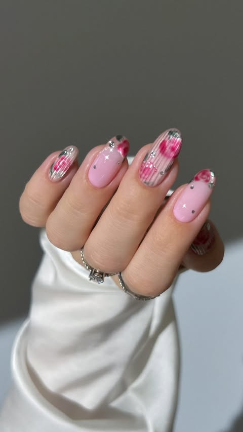 Instagram post by @heygreatnails for Beetles Gel Polish. Caption reads: [...] and a little extra shine with....