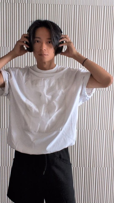 Instagram post by @hirotakekubo for Sonos. Caption reads: 自宅サウンドバー初体験。 
それも、最高にスタイリッシュで、立体感ある音質が楽しめるSonos....