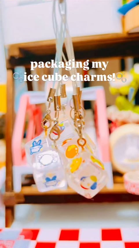 Instagram post by @peachyxnoodle for Munbyn. Caption reads: [...] me out so much 😭! I’ve always used....