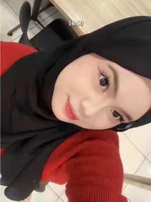 TikTok post by @fanycpltr for Hanasui. Caption reads: [...] yang paling ngertiin kulit aku deh si....
