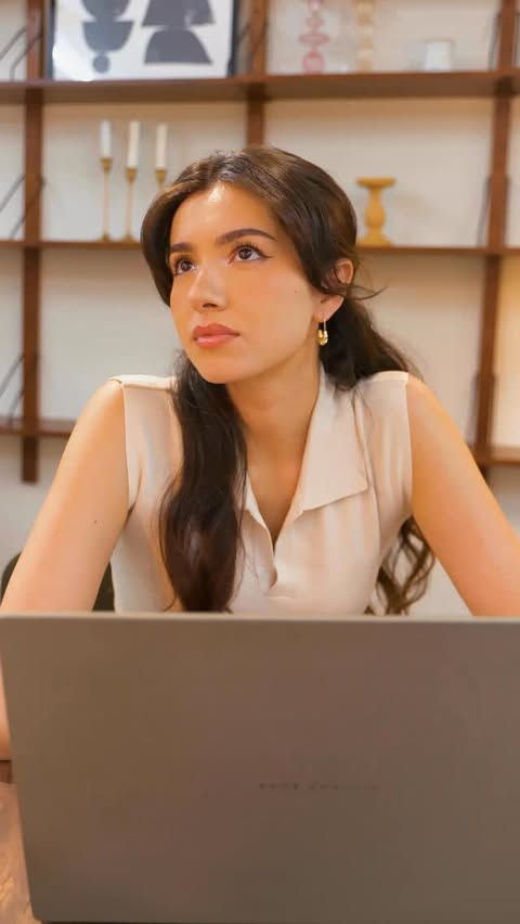 Instagram post by @ameliath for ASUS. Caption reads: [...] built for entrepreneurs on the move, the....