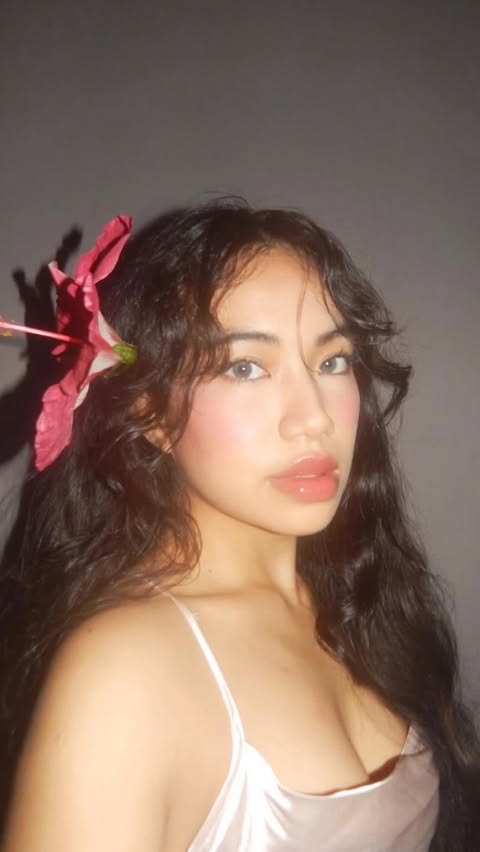 Instagram post by @moondc for Glad2Glow Philippines. Caption reads: Skin is hydrated and plumpy! A must have from....