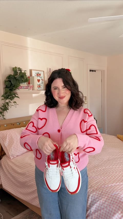 Instagram post by @flashesofstyle for SKECHERS. Caption reads: [...] and I completed my themed day with @Skechers....