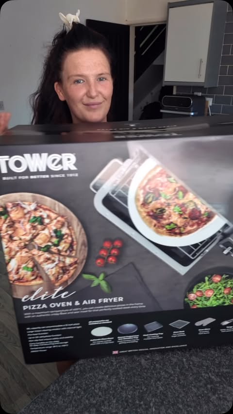 Instagram post by @7hearts_onehome for Tower Housewares. Caption reads: [...] vortx 18L air fryer pizza oven from....