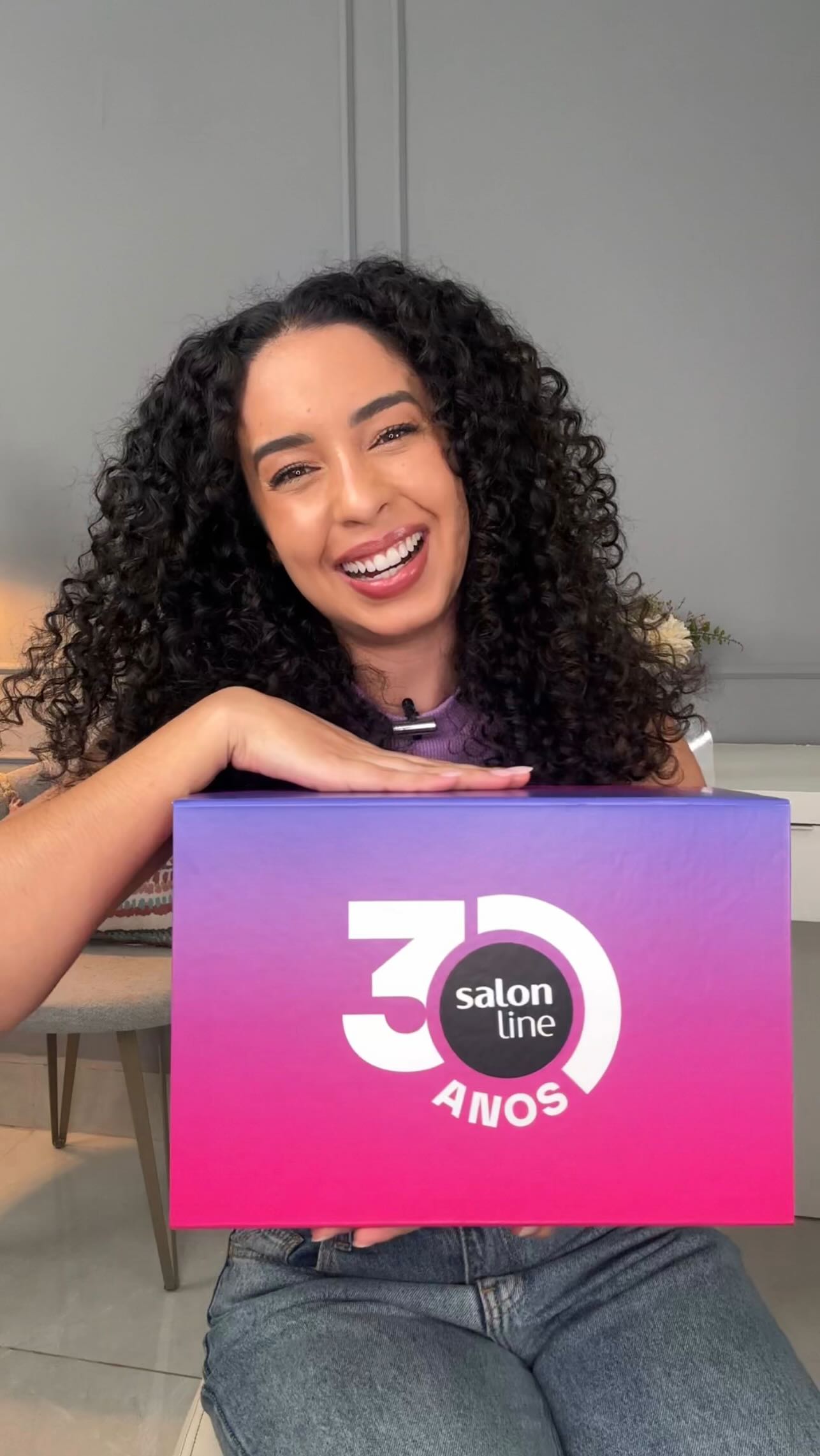 Instagram post by @julianalouiise for #todecacho. Caption reads: Tem alguém aqui dessa época? 👀 Gente, que saudade....