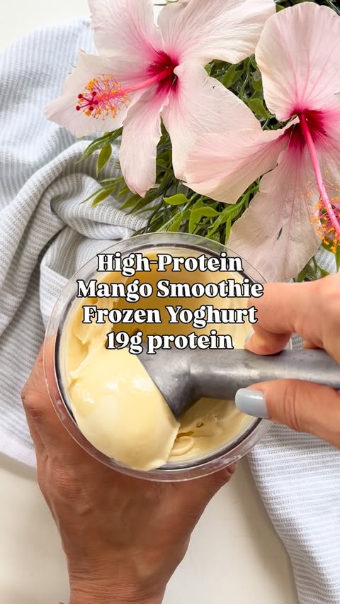 Instagram post by @she_snacks for Bulk Nutrients. Caption reads: [...] Ingredients (serves 4) 🥭60g @bulknutrients....