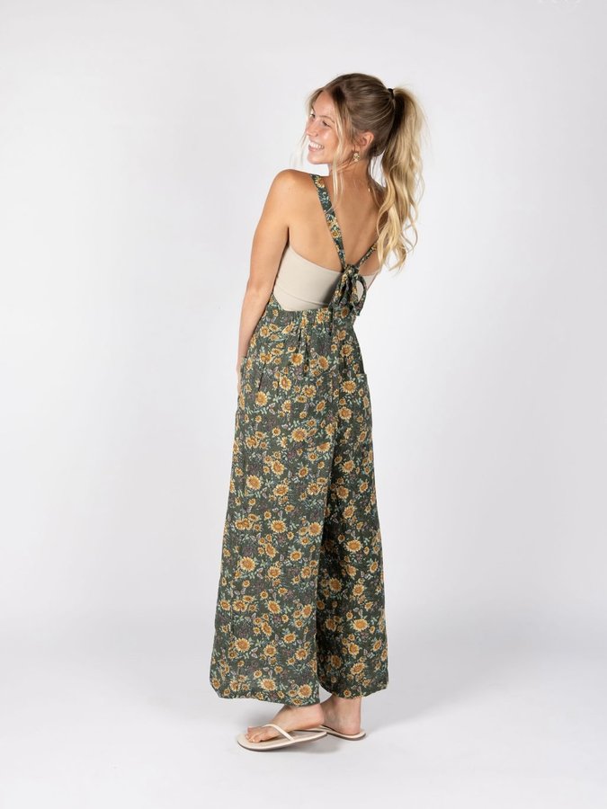 Instagram post by @lindsey_teaches for Natural Life. Caption reads: [...] I got to spend a few days with the....