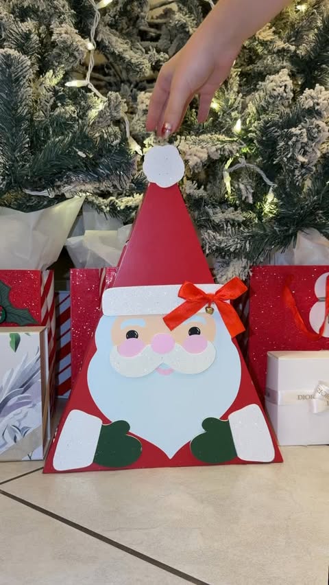 Instagram post by @jaysagonzalez for Creed Fragrance. Caption reads: Día 1 🎄
•
•
@creedfragrance #dia1 [...].