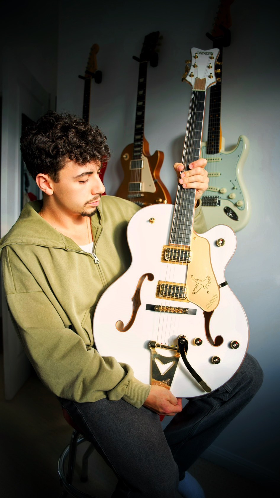 Instagram post by @redhotchilipeppers_brasil for Fender. Caption reads: Thank you @officialgretsch 🦅

This is a dream....