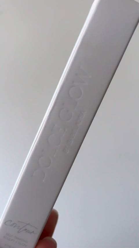 Instagram post by @giorgia18.06 for DOLCE GLOW. Caption reads: ✨🍯
@dolceglow 
#suppliedby #dolceglow.