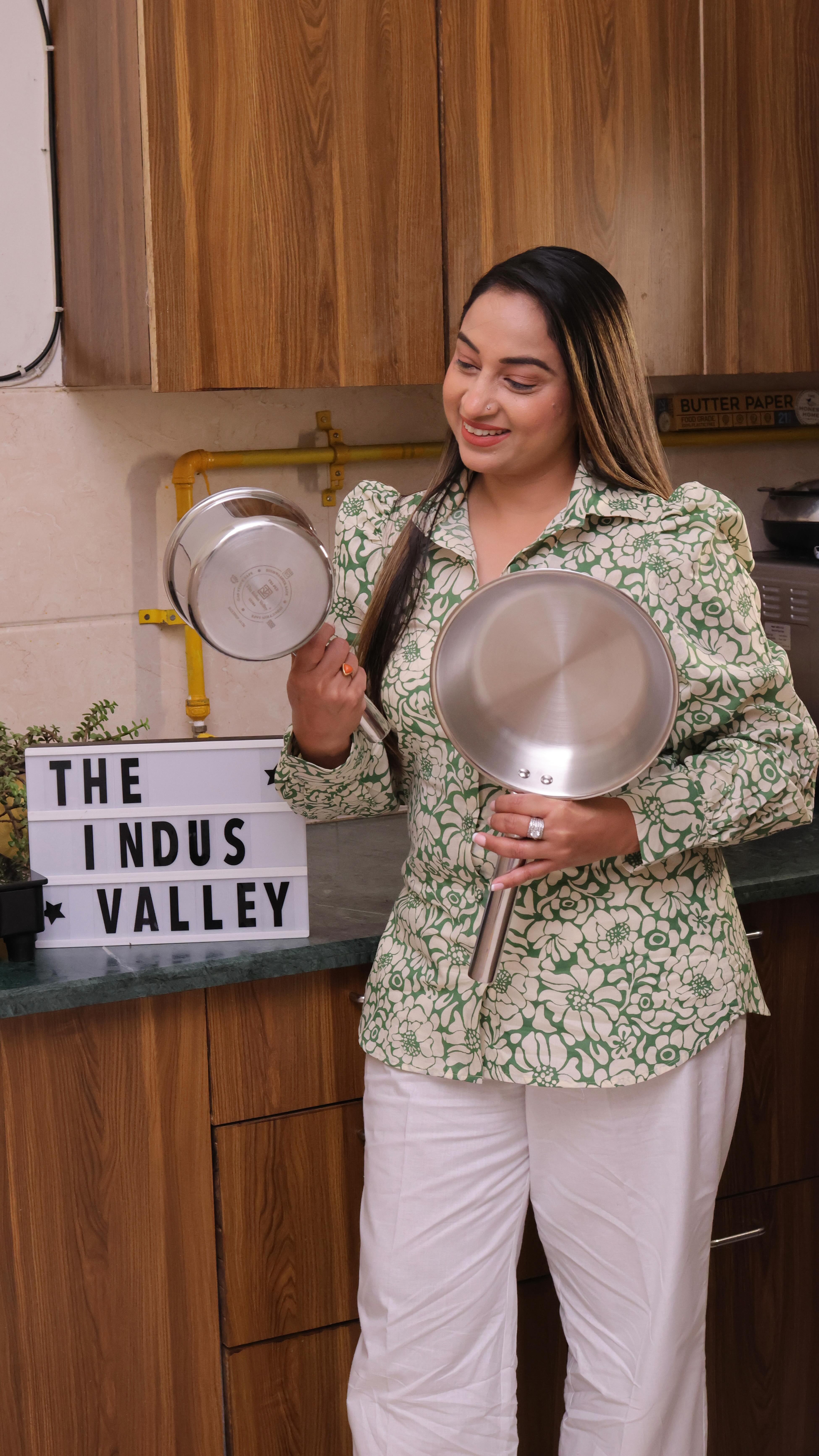 Instagram post by @dr.roliguptaa for The Indus Valley. Caption reads: .

💚 The Indus Valley: 100% Healthy Cookware

🤩....