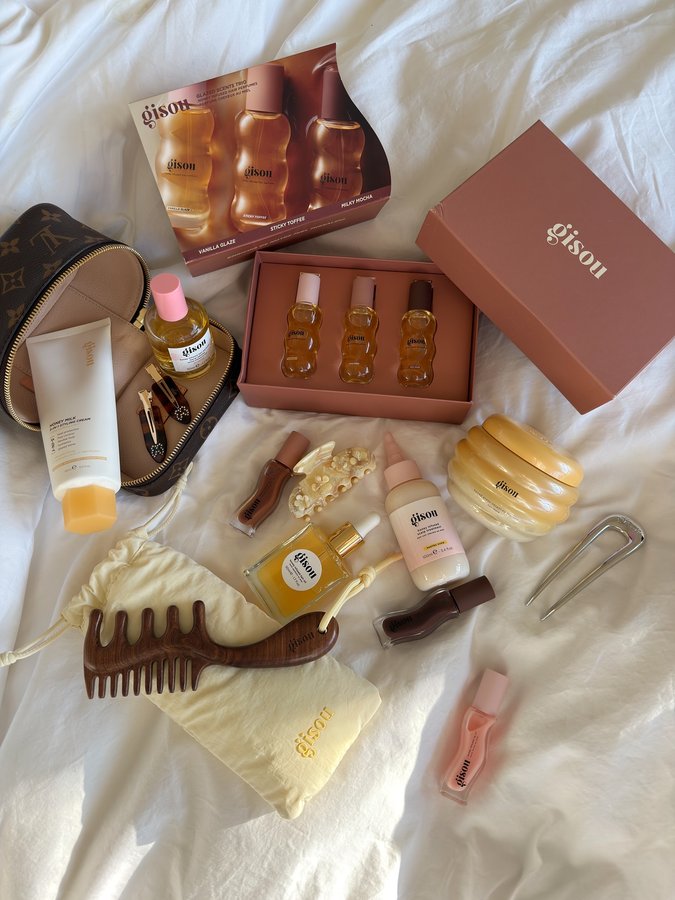 Instagram post by @moodpourtoi for Gisou. Caption reads: Your @gisou girl 🍯😮‍💨🌸🐝 The NEW Glazed [...].