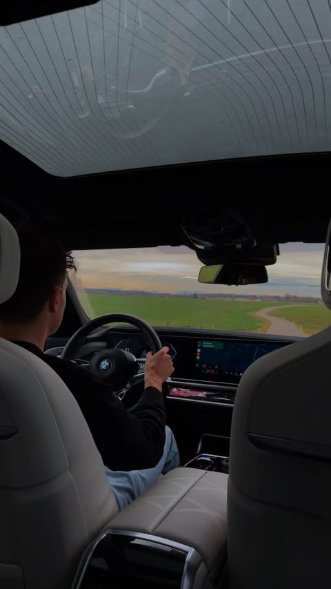 Instagram post by @electric.twins for OOONO. Caption reads: Link in Bio!.