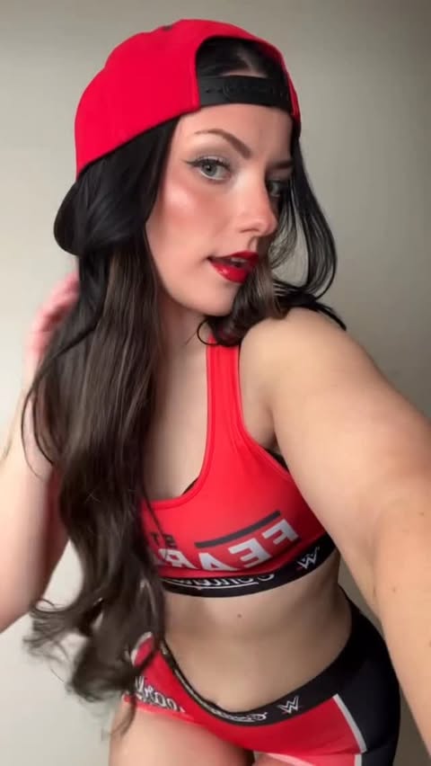 Instagram post by @ringside.ed for Contenders Clothing. Caption reads: [...] WOMEN’S SUPERSTAR, HEAD OVER TO....