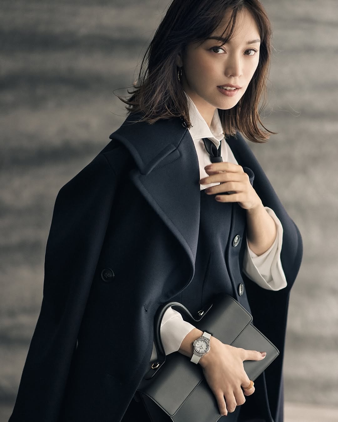 Instagram post by @yuri_ebihara for Hublot. Caption reads: 今月のSTORY✕ウブロ連載

きりっと洗練された29mmのホワイト
ニットに合わせたくなる華やかな....